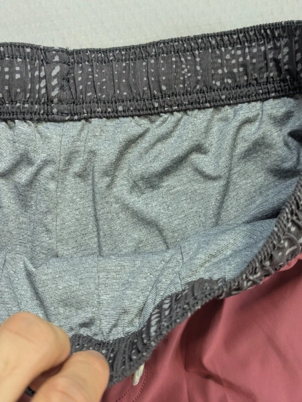 Vuori Kore Shorts Mens L Salmon Red Lined 7
